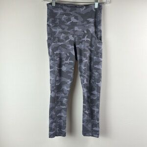 Athleta stash Pocket Texture Camo Capri Leggings